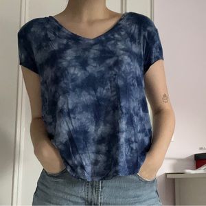 Gorgeous Blue Tie Dye American Eagle Favorite V Neck Tee!
